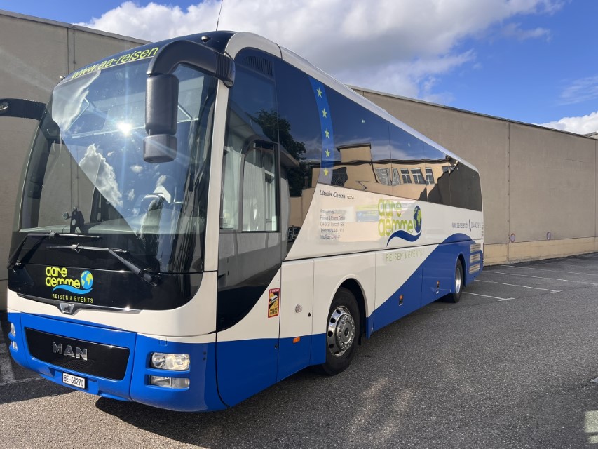 51 Sitze mit Fahrer - VIP MAN Reisebus